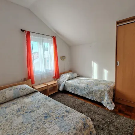 Ivy Apartment *